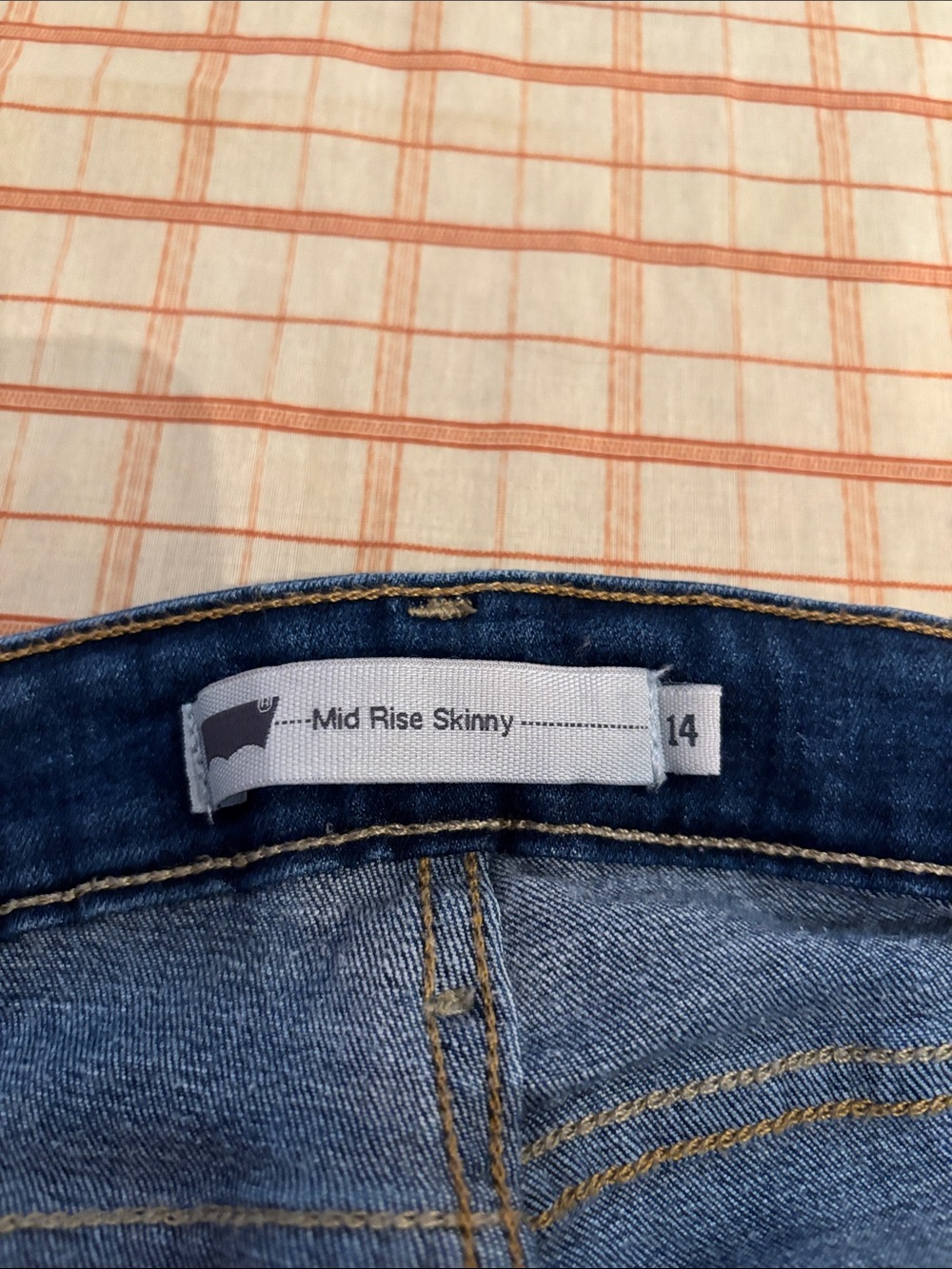 Levi’s Classic Women's Dark Blue Mid Rise Skinny Jeans - Picture 6 of 6